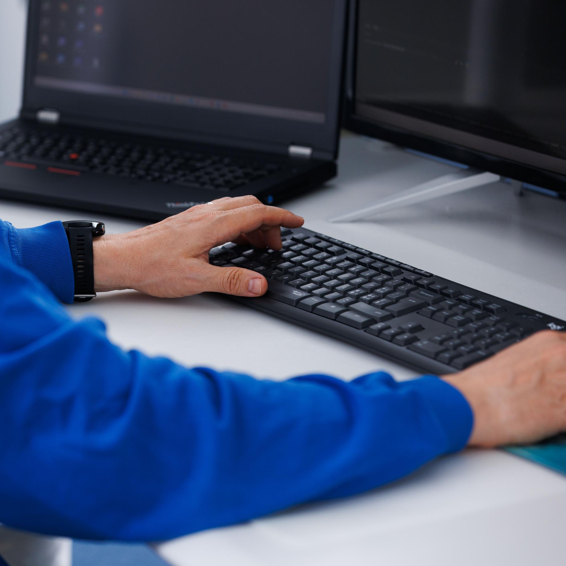 Bild von KI in der Softwareentwicklung: Schneller coden oder besser lernen?